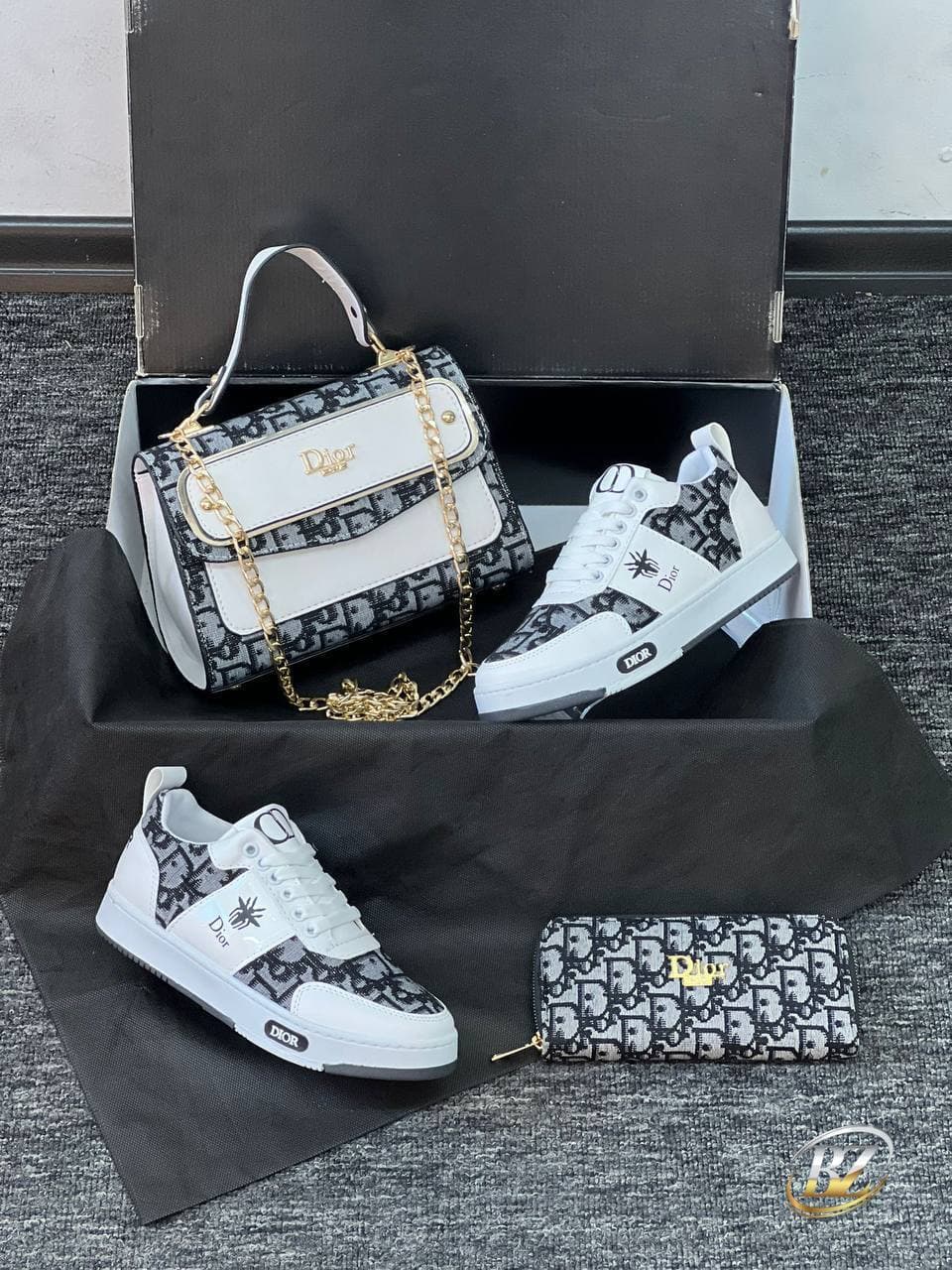 Portefeuille DIOR - Image 1