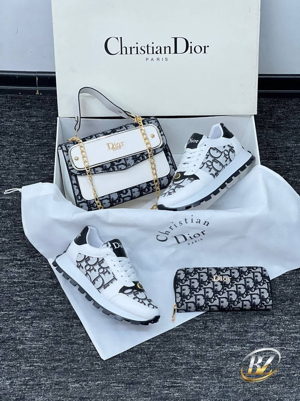 Portefeuille DIOR - Image 1
